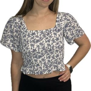 Cropped blue flowery shirt